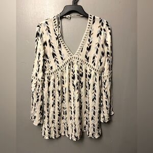 Design Lab by Lord & Taylor shirt - cream/black bell sleeve open back